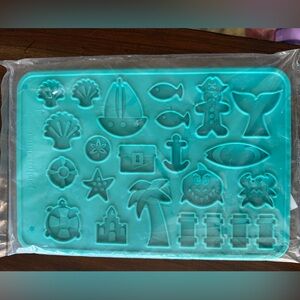 Pampered Chef Silicone Sea-Themed Mold Tray - Teal -NWT